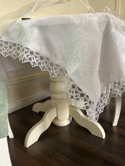 Продам стол для гостиной