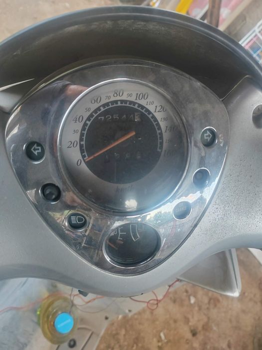 Vand sau schimb scuter honda sh 153 cm3 functioneaza impecabil