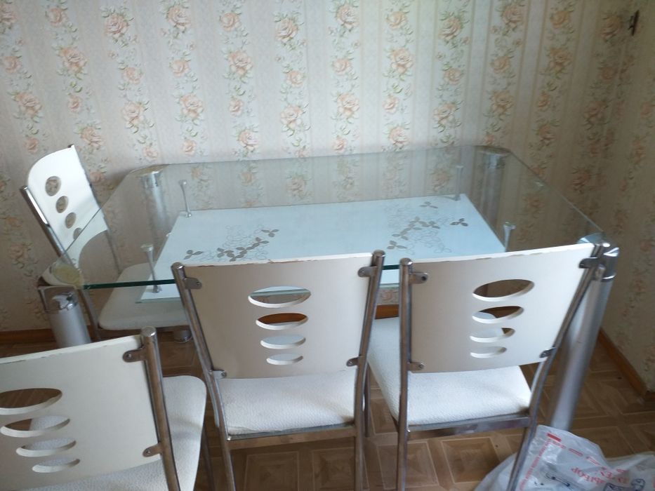 Продать стол со стульями