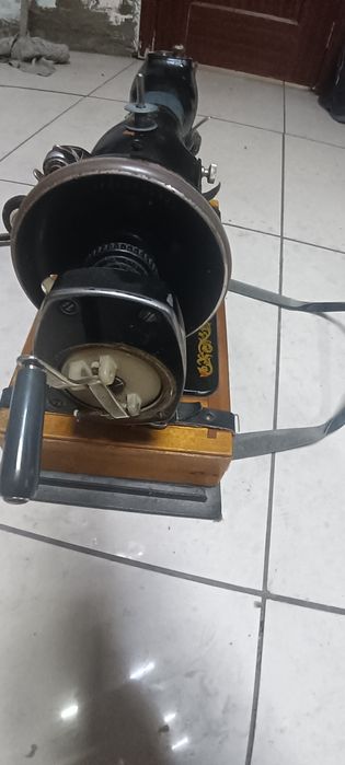 Ручная швейная машинка