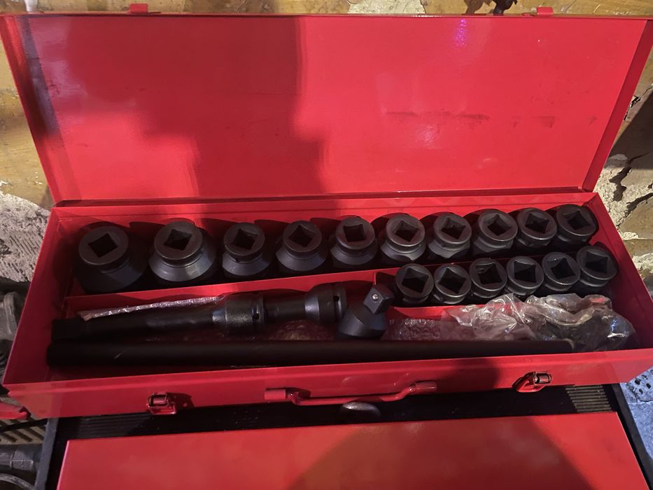 Продавам инструменти