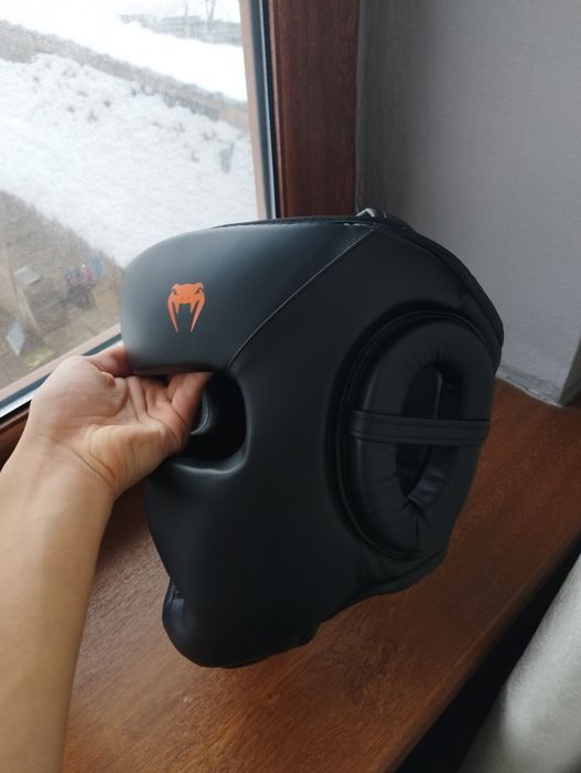 Бойцовский шлем для ММА