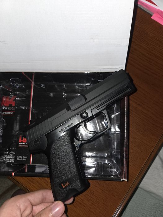 Pistol airsoft Umarex H&K USP CO2