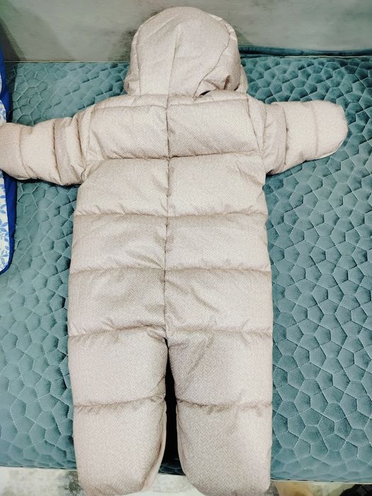 Продам комбинезон 74 размер