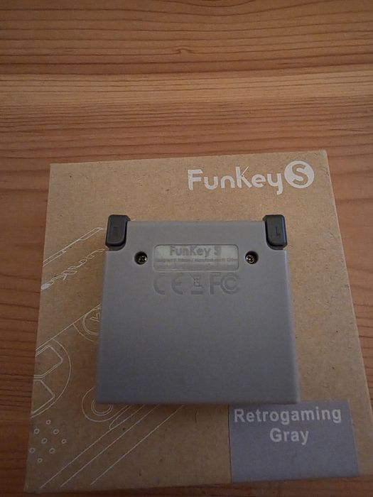 Funkey S ултра мини игрова конзола