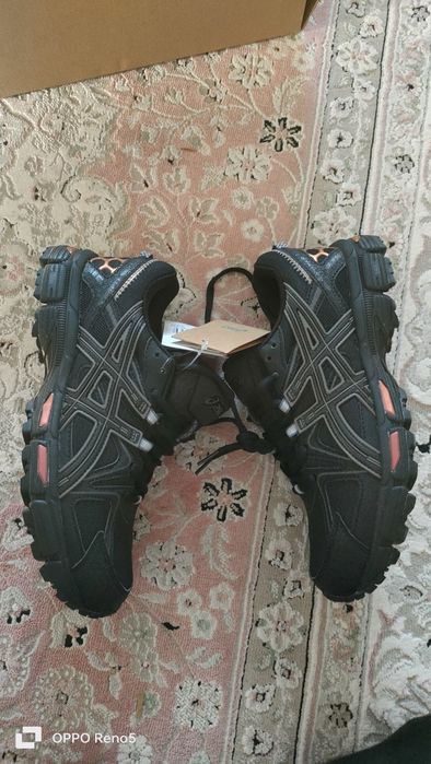 Продам красовка ASICS