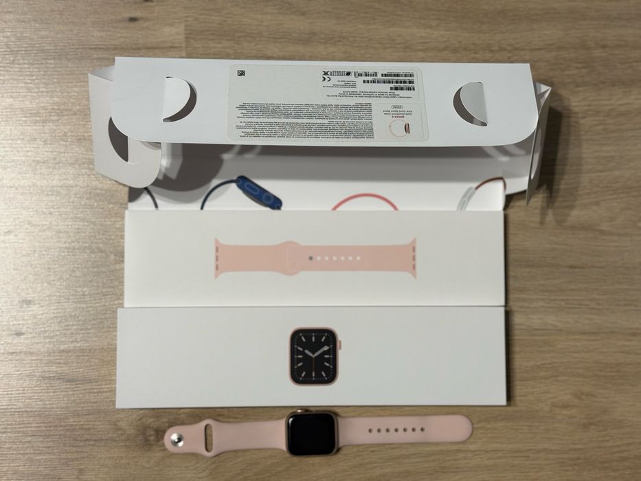 Apple Watch 6, 40 mm, GPS + Cellular