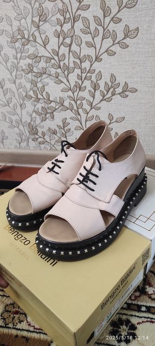 Стиль и качество без компромиссов—кожаные босоножки на платформе