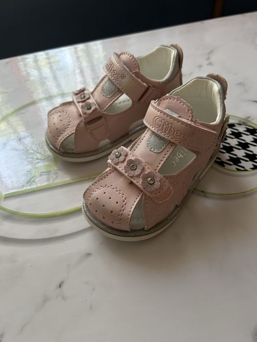 Продаются детские сандали