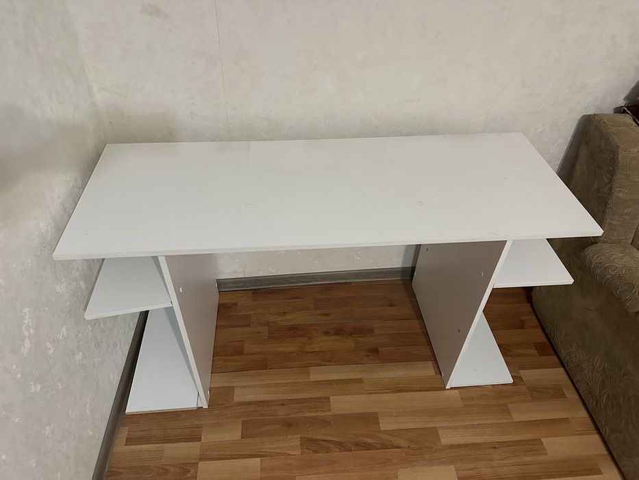 Продам компьютерный стол