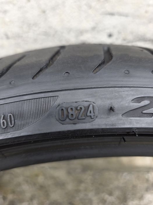 Vând două anvelope de vara pirelli p zero  255 30 20 dot 0824