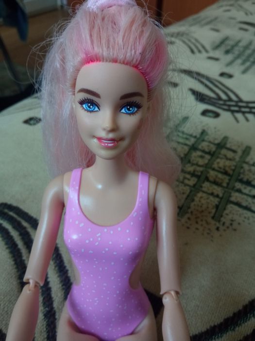 Vând păpușă Barbie 2023 varianta beach