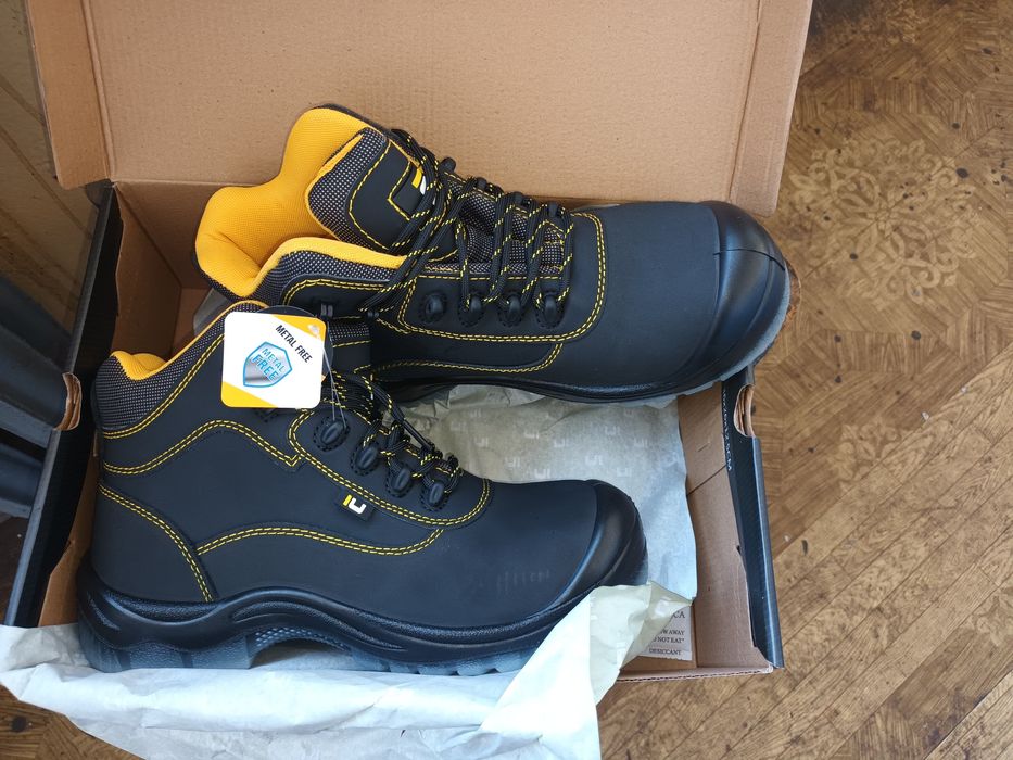 Работни обувки с метално бомбе