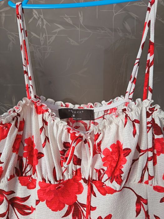 Rochie mărimea M dar recomand pentru mărimea S.