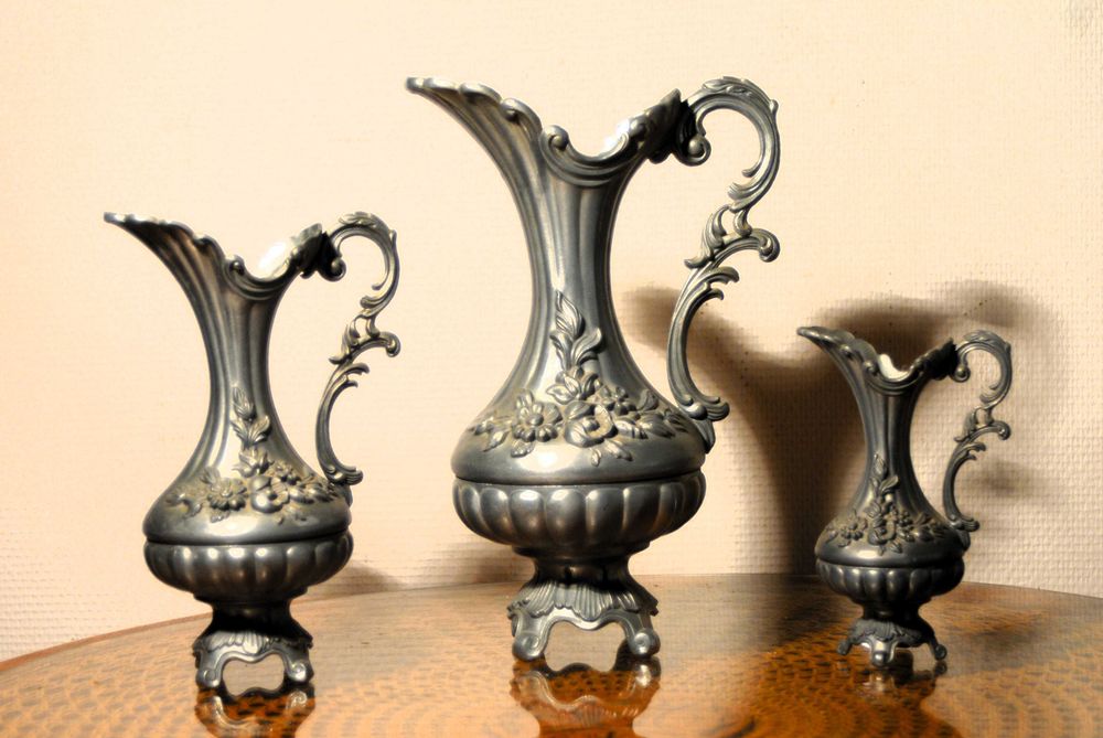 carafe din cositor Peltrato.Decor toscan din lumea veche anii 1950