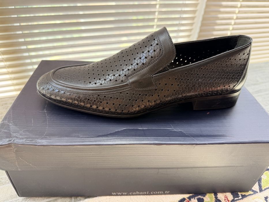 Продам мужские туфли Cabani