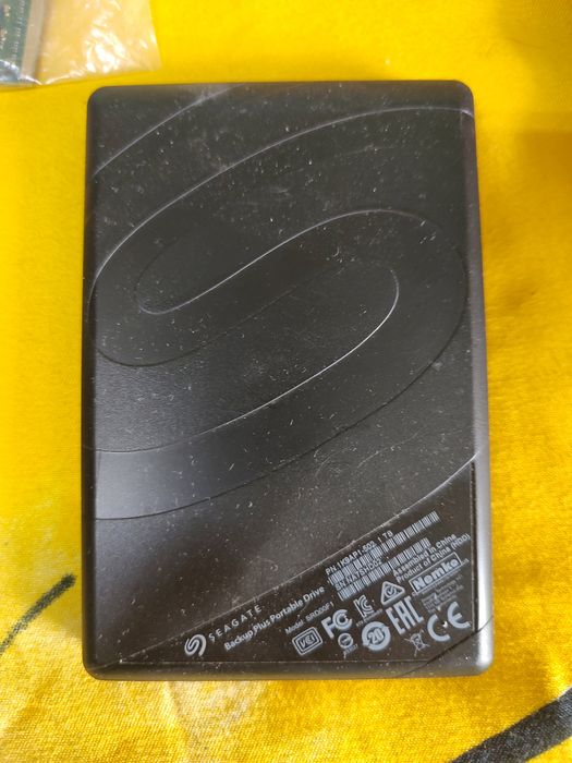 Doua hdduri unu de 2 tb si altul de 1 tb ,carduri SD  si stickuri