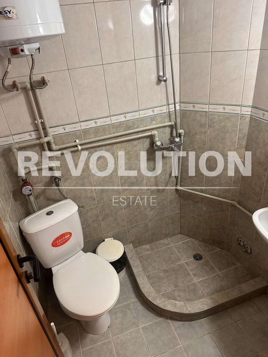 Дава се под наем Едностаен апартамент в к.к. Св.Св. Константин и Елена - 20 кв.м за 300 € - Снимка #2