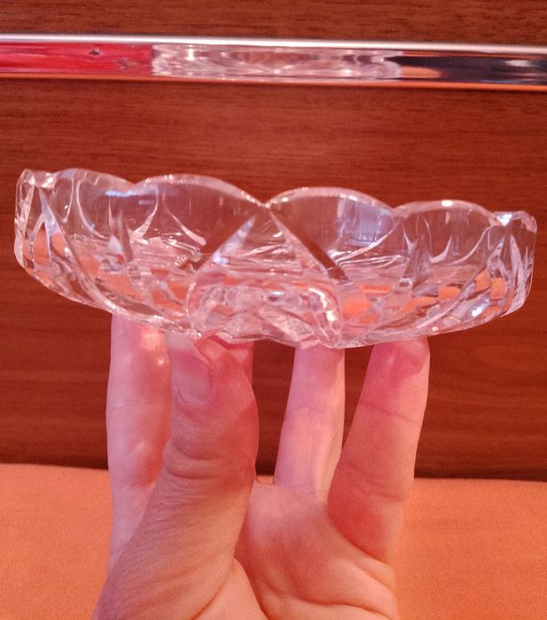 Два комплекта кристални чаши за вино и кристален пепелник