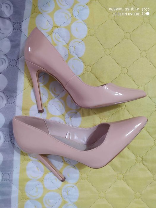 Обувки на висок ток, номер 39, цвят шампанско