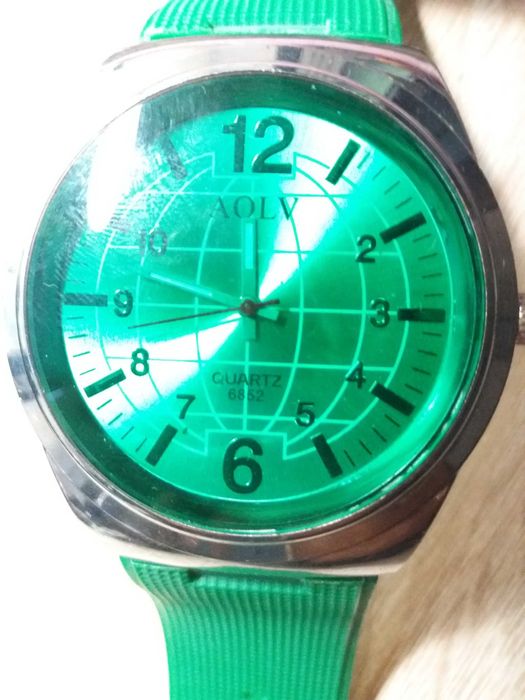 Яркие и мощные часы