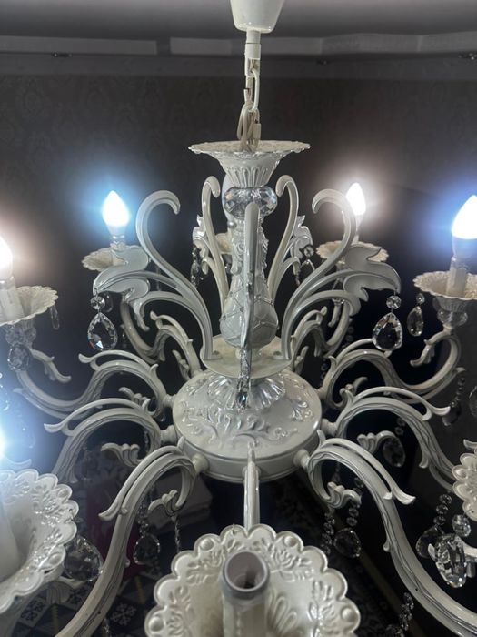 Продам люстру