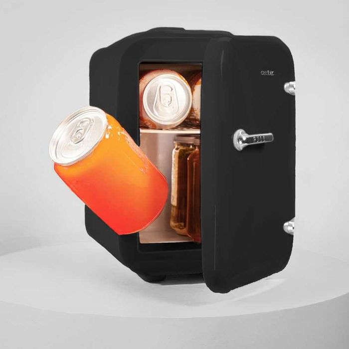 Мини хладилник Cecotec Bolero MiniCooling 4L, цвят Havana Black, работа с 12V-220V, съвместим с кола и каравана, функция за охлаждане и отопление