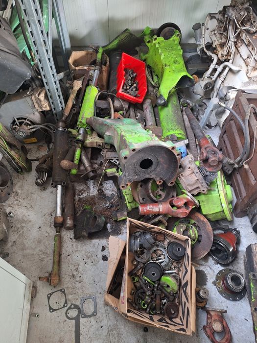 Piese Tractor Incarcator Telescopic Merlo punte diferential brat cutie