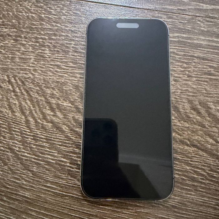 iPhone 14 Pro свой.