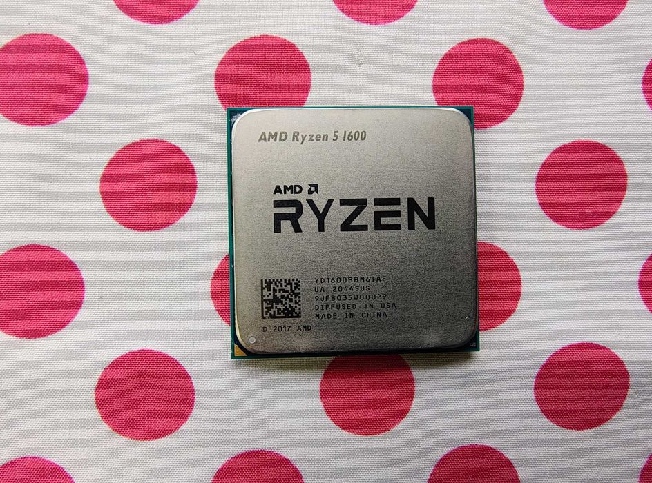 Procesor AMD Ryzen 5 1600 3.2GHz, socket AM4, pasta cadou.