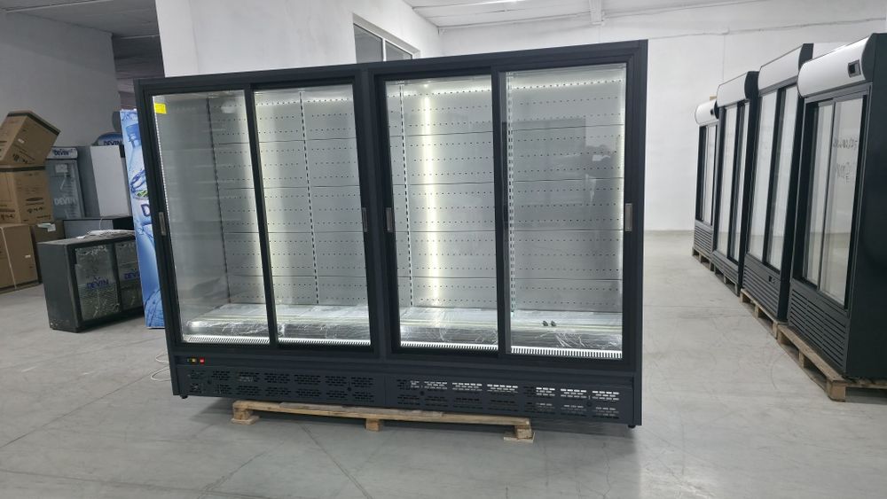 Хладилна витрина с 4 врати