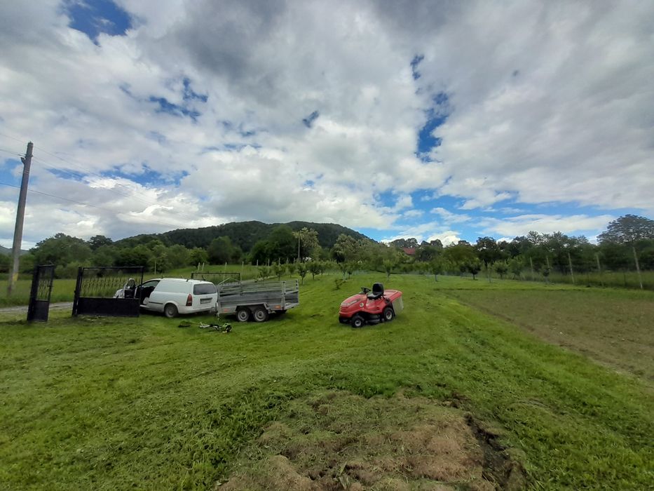 Vand tractoras de tuns iarba
