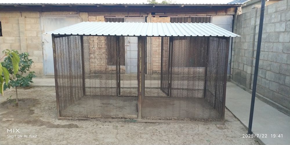 Продаётся вольер для 1–2 собак, металл, профнастил.