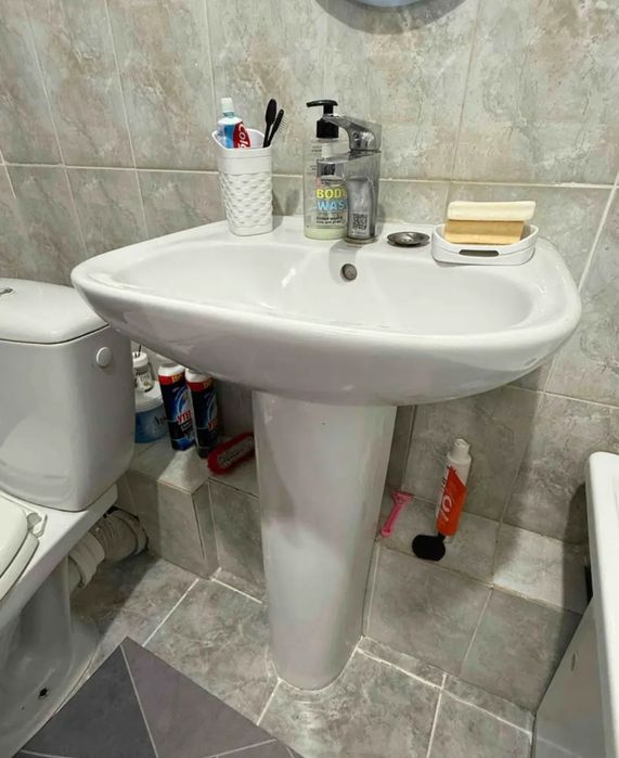 Продается унитаз и раковина