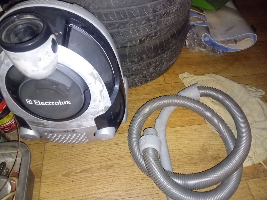 Продам пылесос electrolux accelerator 1800w