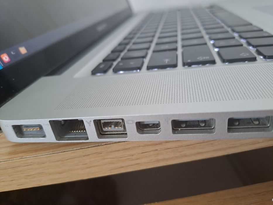 MacBook din 2010