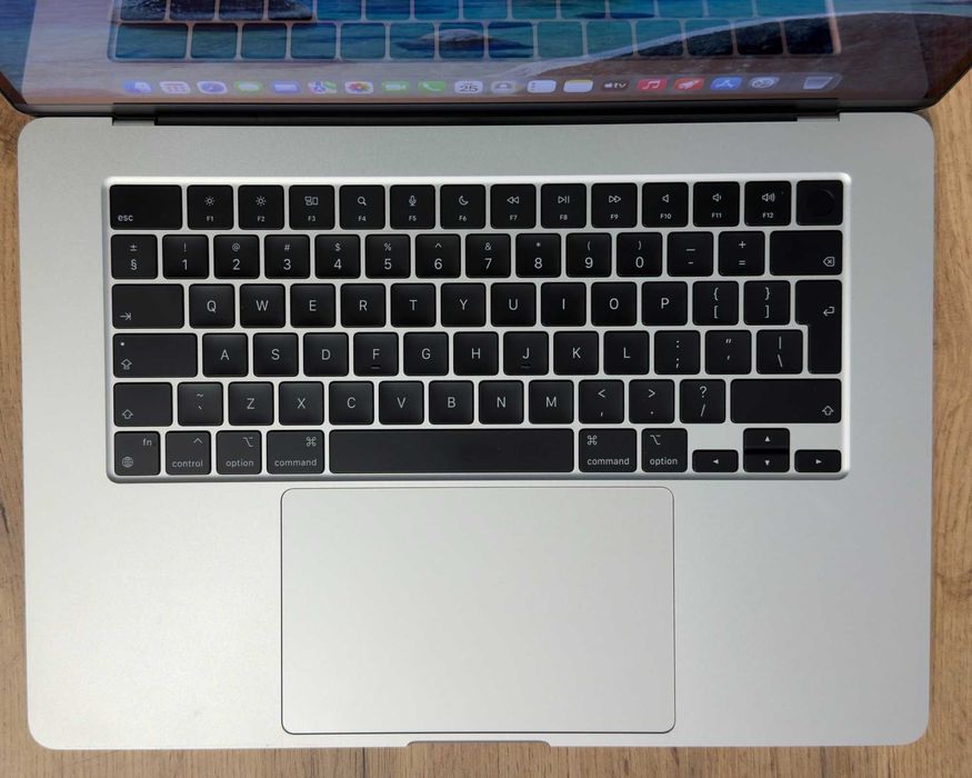 MacBook Air 15 M3 256GB / 8GB Starlight - GARANTIE 12 LUNI | TrueGSM