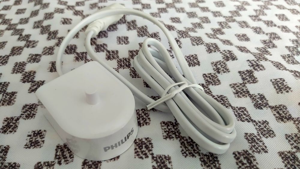 НОВО ! ОРИГИНАЛНО ! Зарядно за черка за зъби Philips