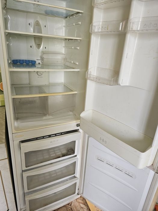 Продам холодильник LG