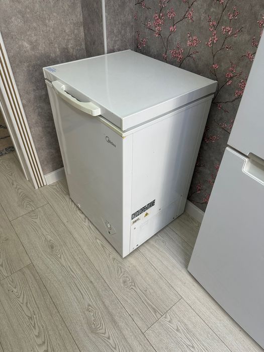 Морозильник почти новый