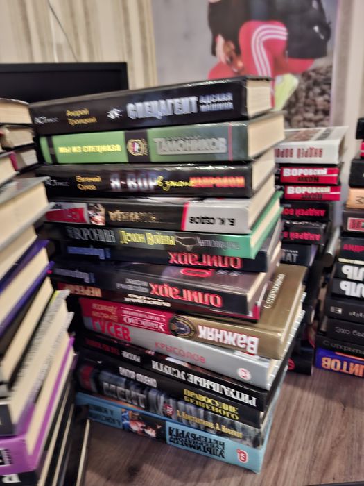 Продаются книги детективы современных авторов