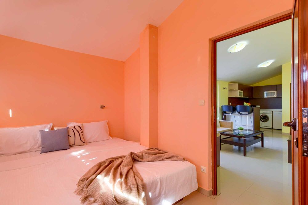 Три паркоместа във вътрешен двор, Черно море 2 с панорама