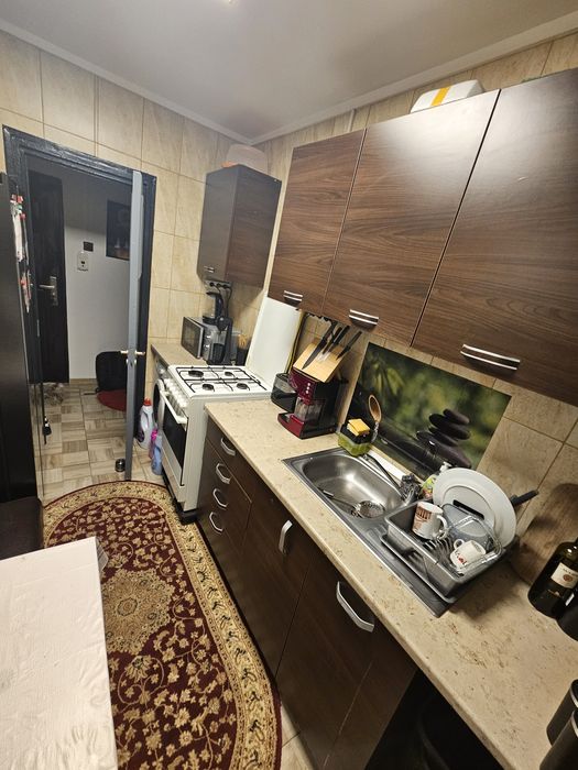 Vând apartament 2 camere cu centrală și balcon