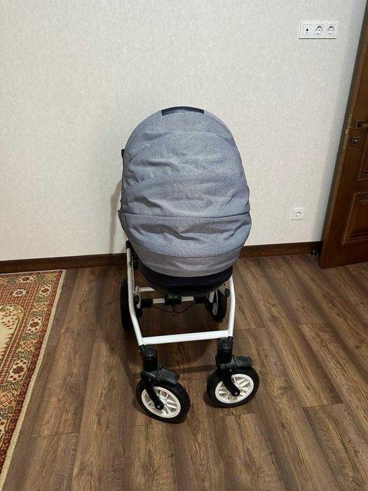 Продам коляску Adamex