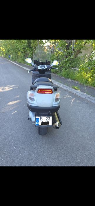 Vând maxiscuter piaggio x9 500