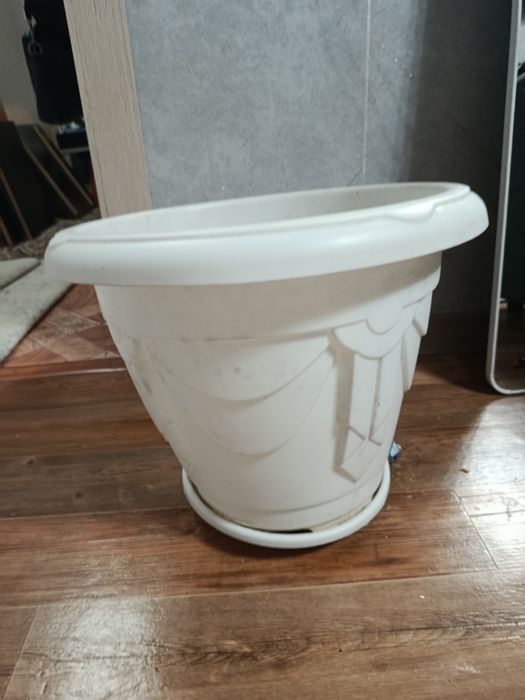 Продам горшок для цветов