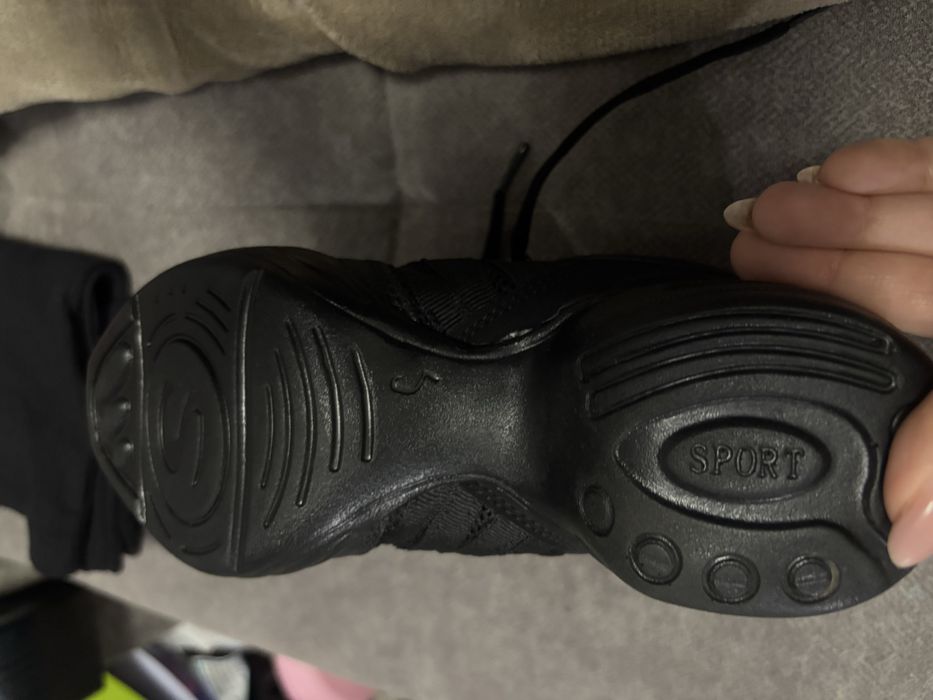 Кроссовки для танцев ( новые)