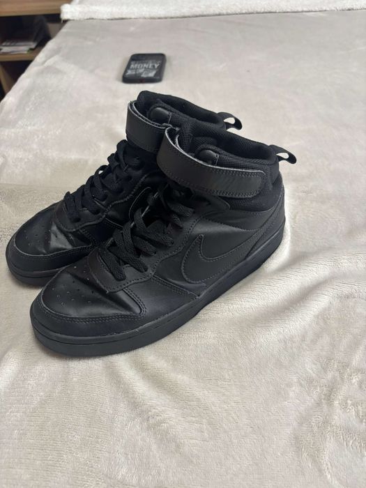 Vand adidasi balenciaga/nike pentru mai multe detalii in pv