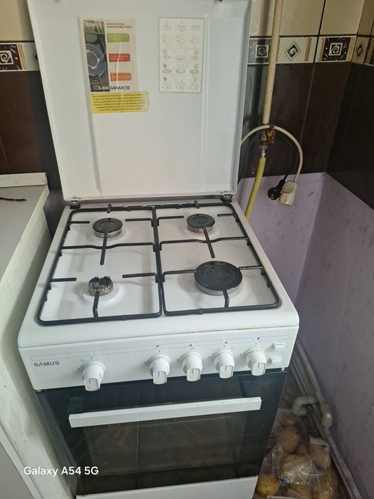Aragaz de vanzare este ca nou 3 ani garantie lam luat acum catwva luni pretul este de 1000 lei pentru detali sunati 0759145348