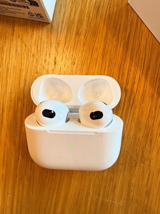 Casti Airpods 3